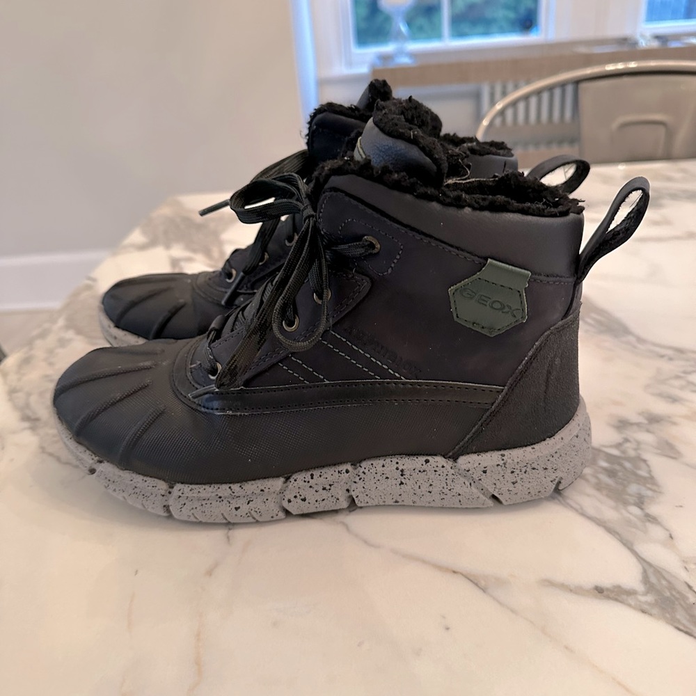 Boys Geox Winter boots size 5. Waterproof and in excellent condition!